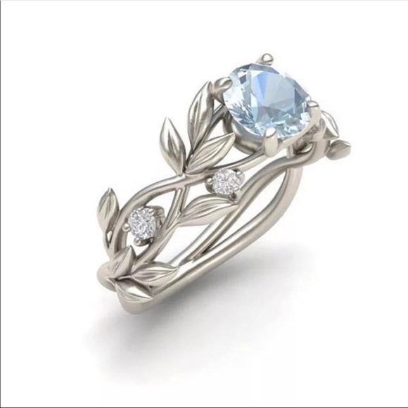 Jewelry - Silver color ring